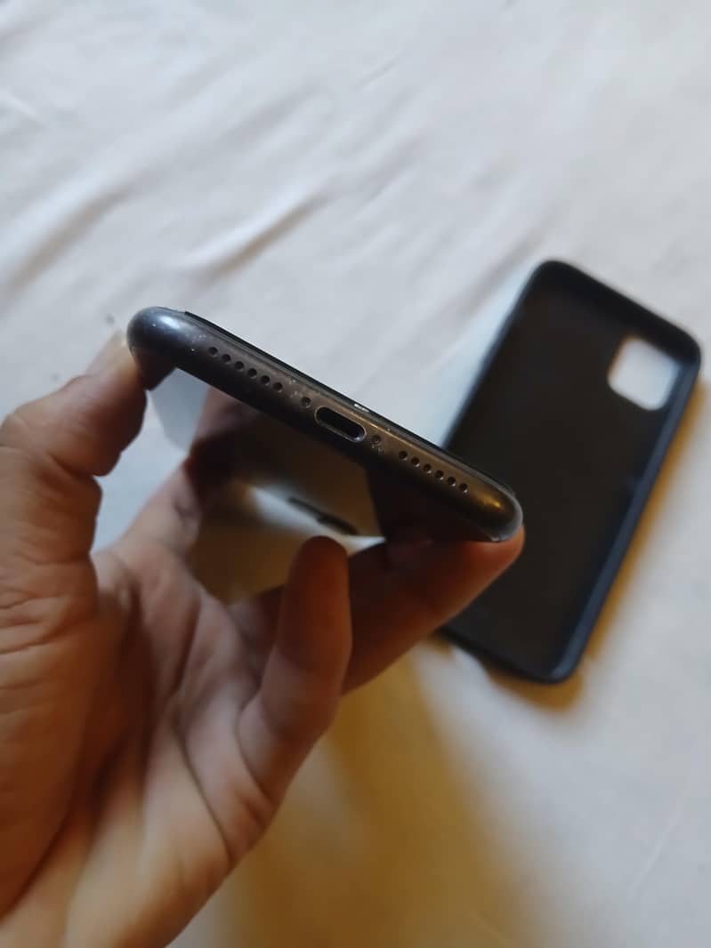 Apple iPhone 11 7