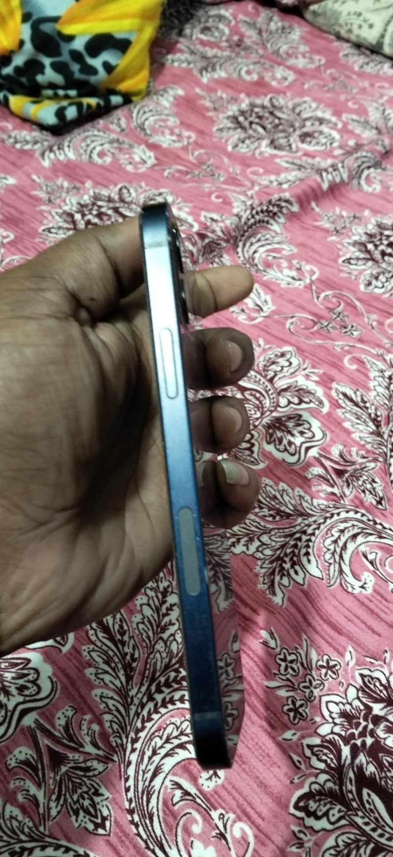 Apple iPhone 12 4