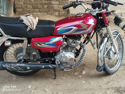 Honda 125 with brand new Honda geniune tyres.