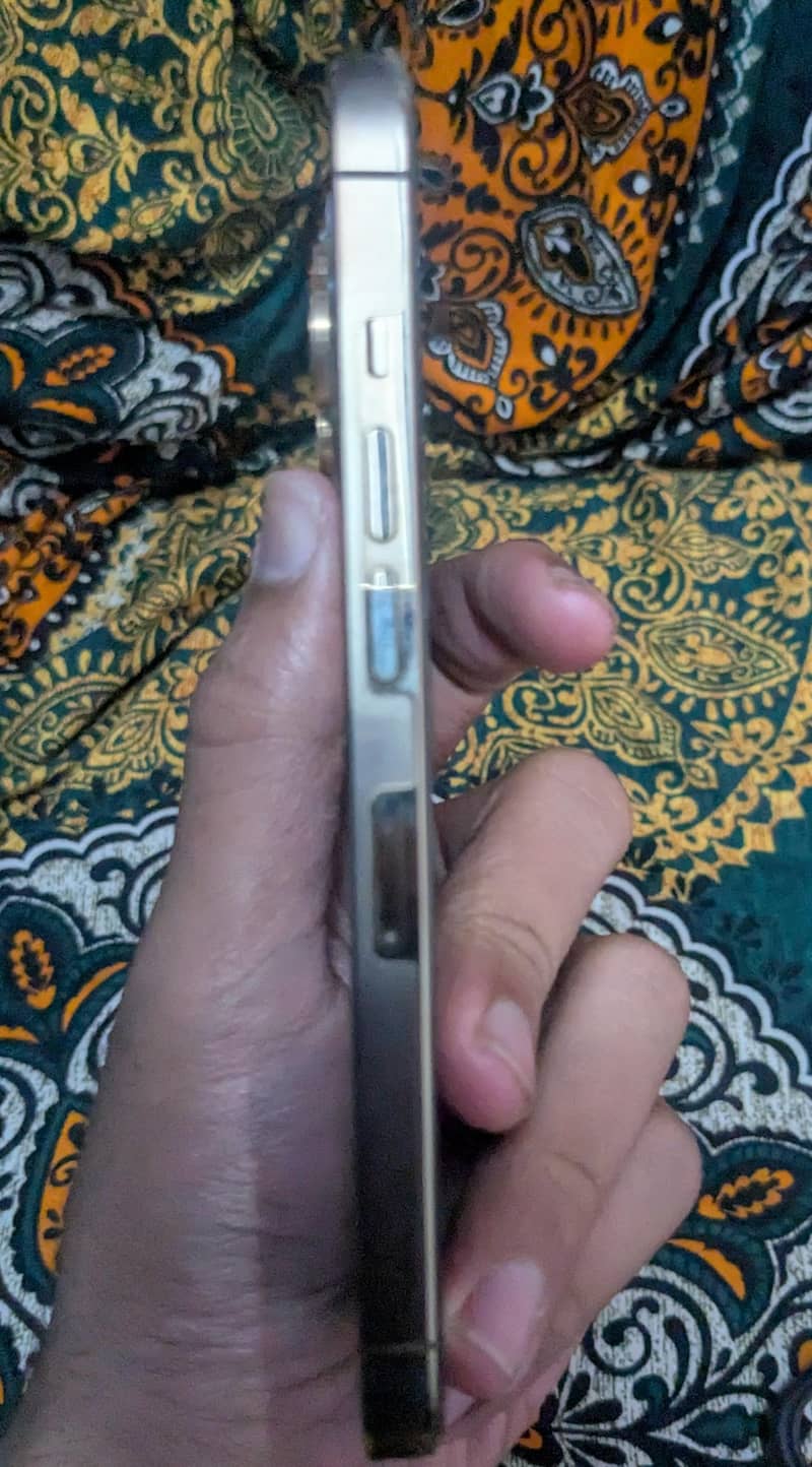 Apple iPhone 13 Pro 4