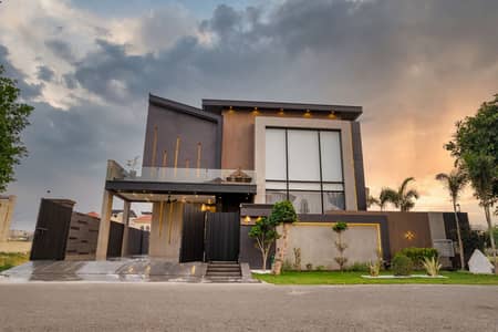 ANW REAL ESTATE PROUDLY OFFERS: 1 KANAL ELEGANT AND FULLY MAINTAINED SUPER HOT LOCATED BUNGALOW IS AVAILABLE IN THE BEST BLOCK OF DHA PHASE 7 - LAHORE.