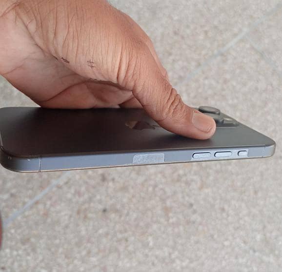 Apple iPhone 15 Pro Max 5