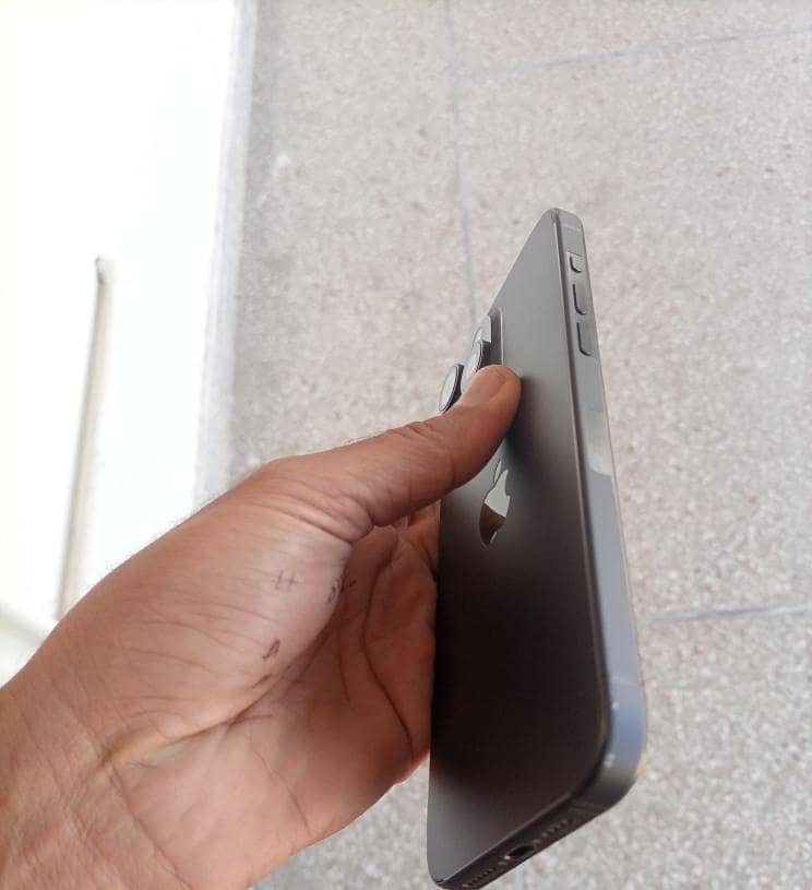 Apple iPhone 15 Pro Max 7