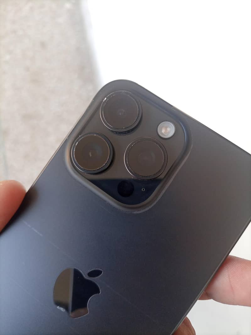 Apple iPhone 15 Pro Max 9