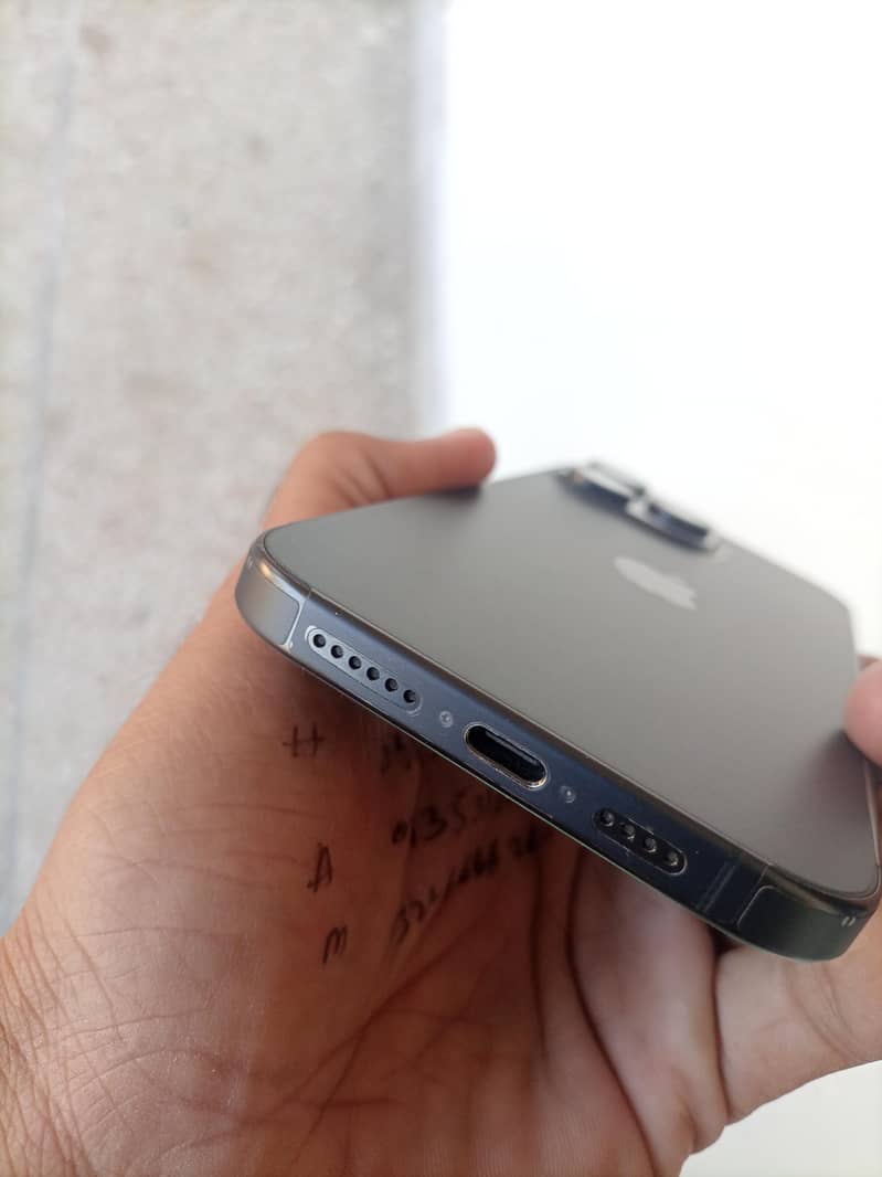 Apple iPhone 15 Pro Max 10