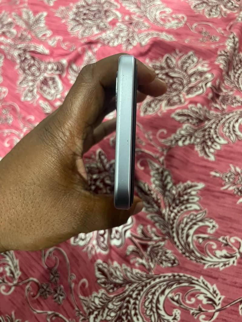 OPPO A6k 4