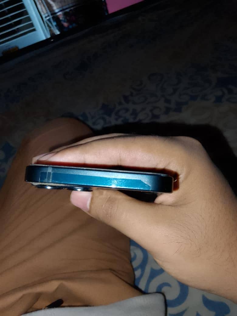 Apple iPhone 13 4