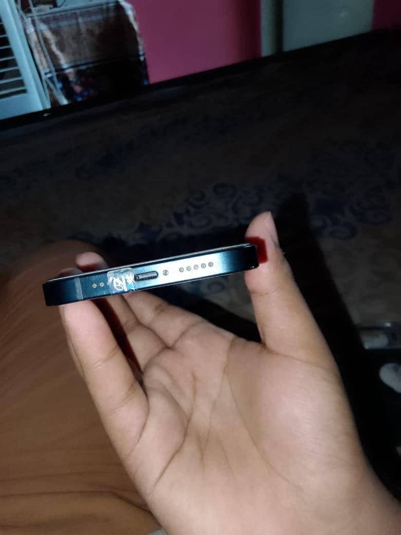 Apple iPhone 13 6