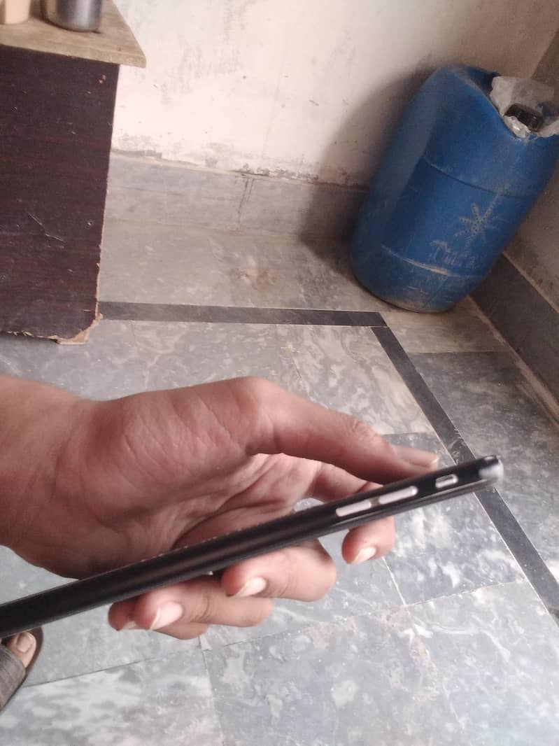 Apple iPhone 6S Plus 4