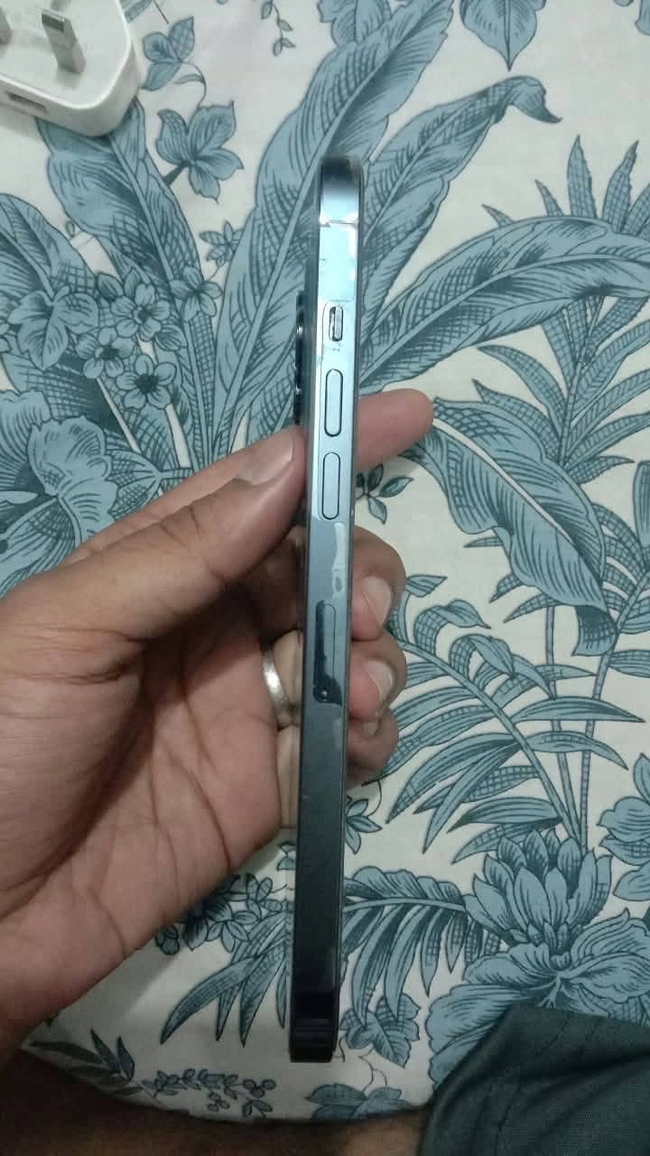 Apple iPhone 12 Pro Max 4