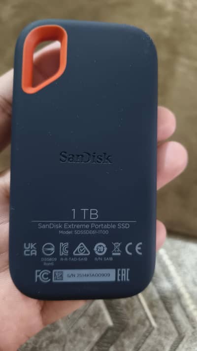 SanDisk Extreme Portable SSD 1TB Model: SDSSDE61-1T00