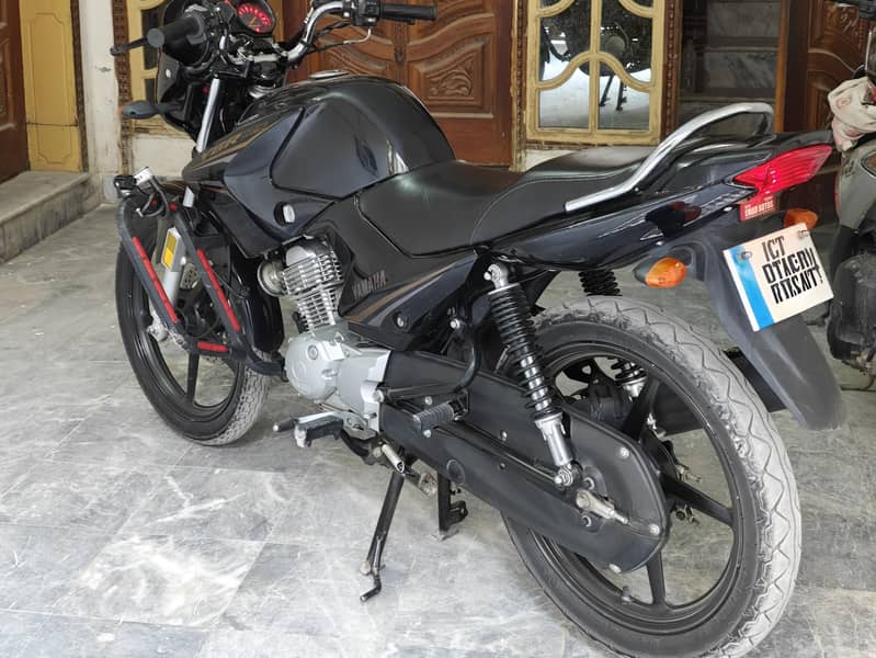 Yamaha YBR 125 ESD (Model 2022) - Standard Bikes - 1120702653
