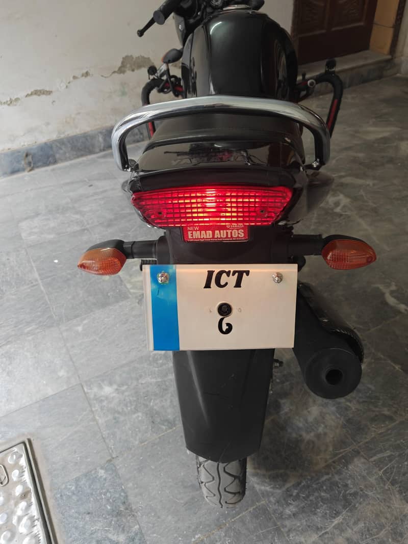 Yamaha YBR 125 ESD (Model 2022) - Standard Bikes - 1120702653