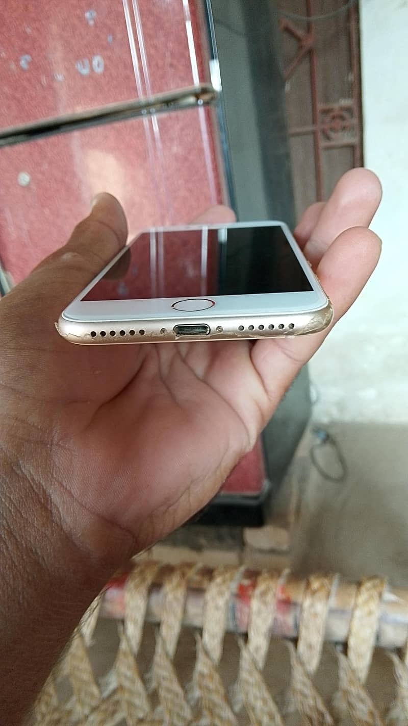 Apple iPhone 7 4