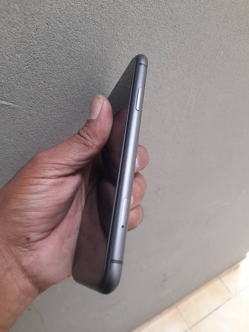 Apple iPhone 11 5