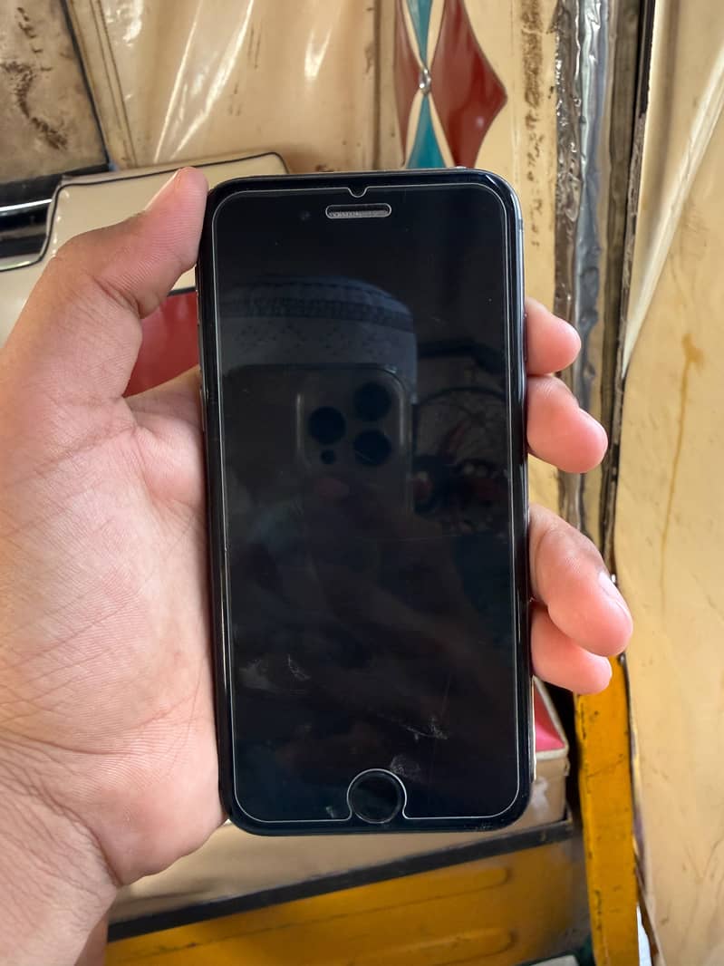 Apple iPhone 8 1