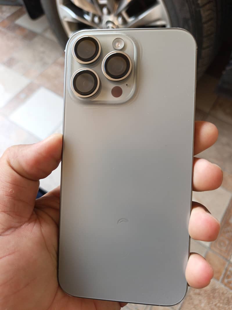 Apple iPhone 15 Pro Max 3