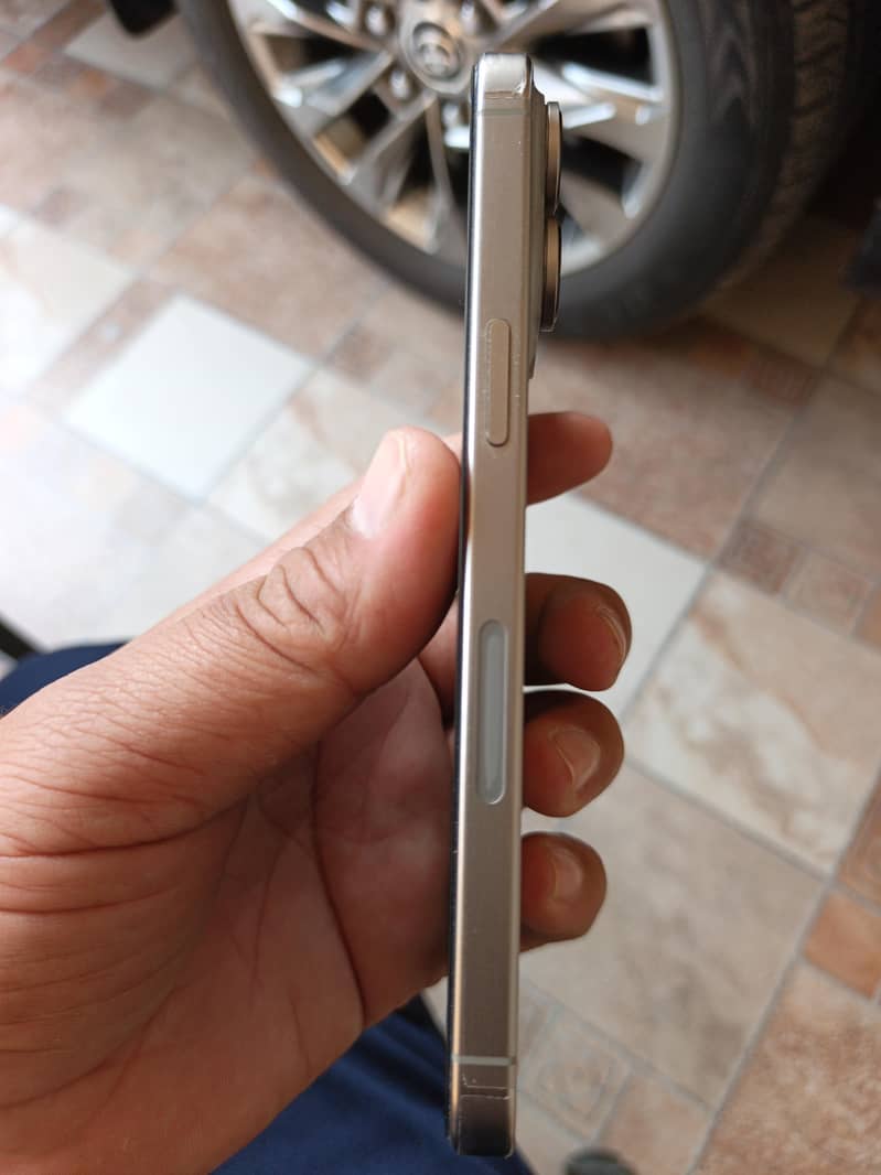 Apple iPhone 15 Pro Max 4