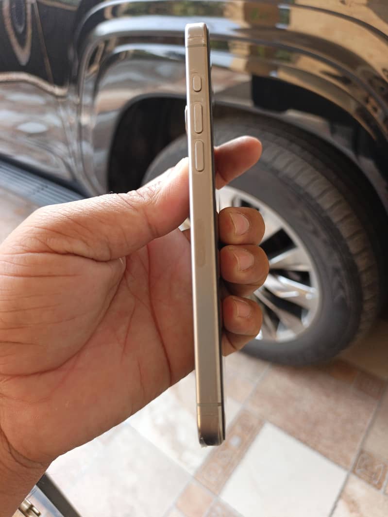 Apple iPhone 15 Pro Max 6