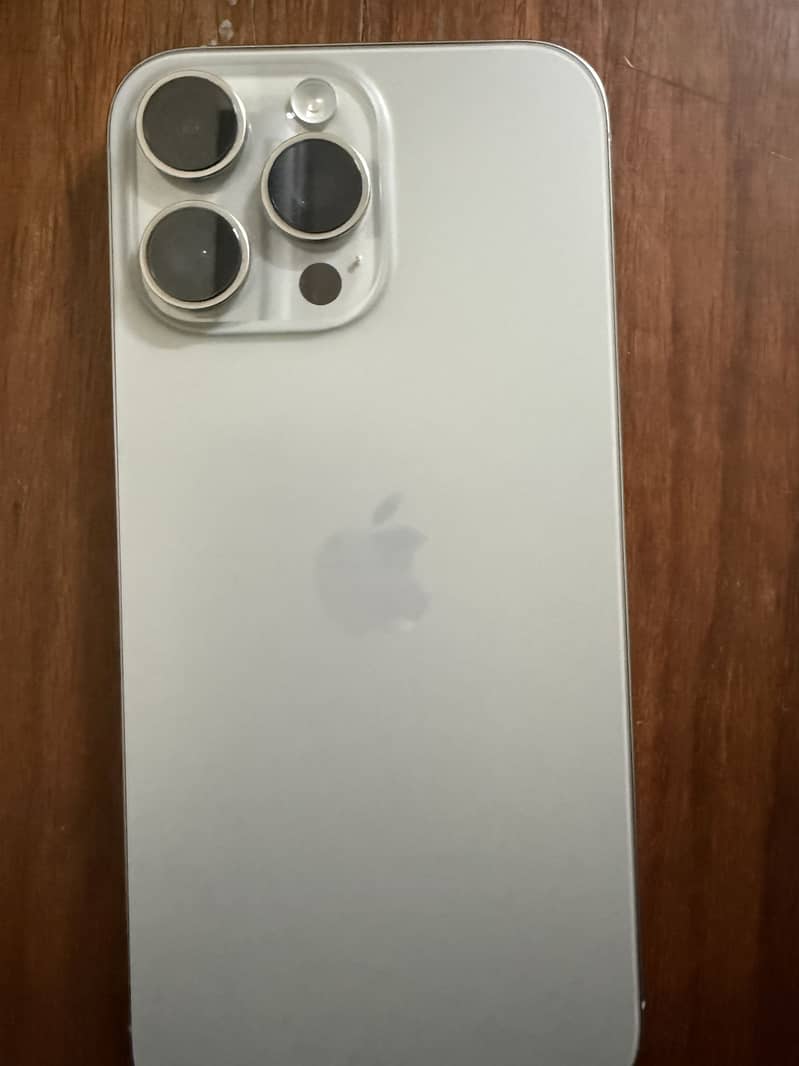 Apple iPhone 16 Pro Max 2