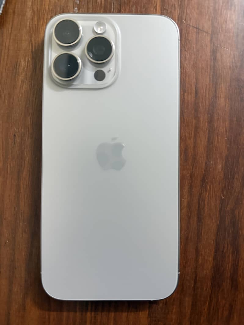 Apple iPhone 16 Pro Max 3