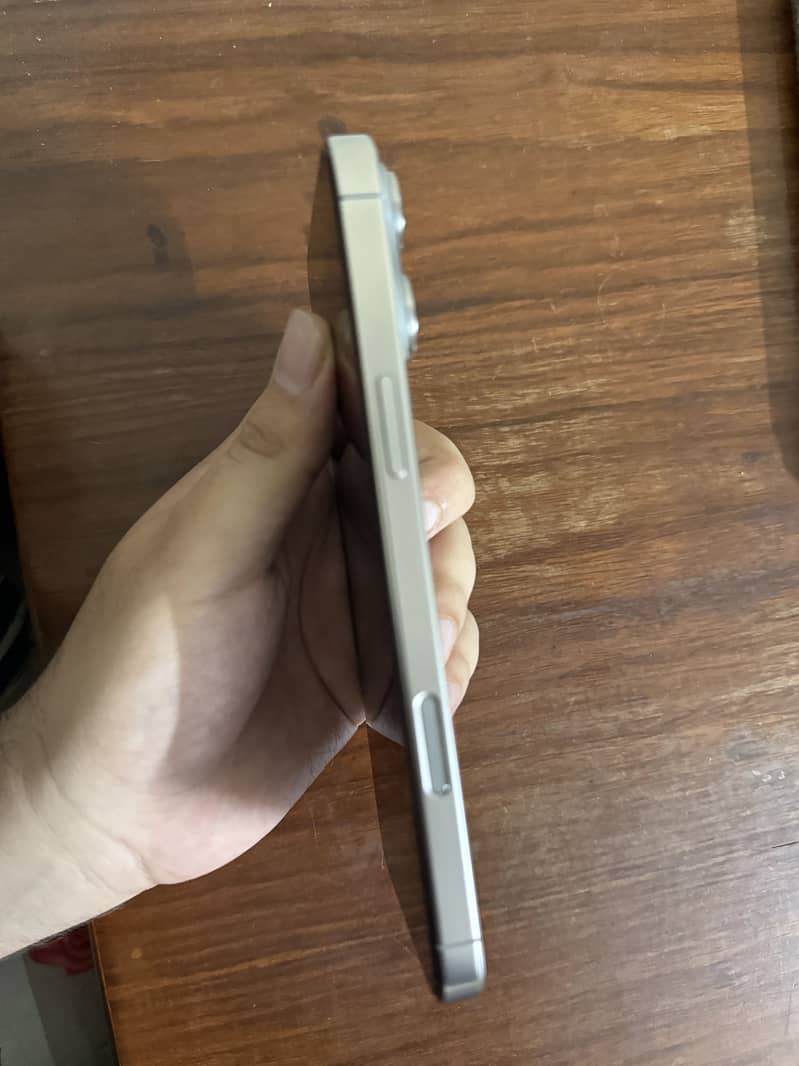 Apple iPhone 16 Pro Max 7