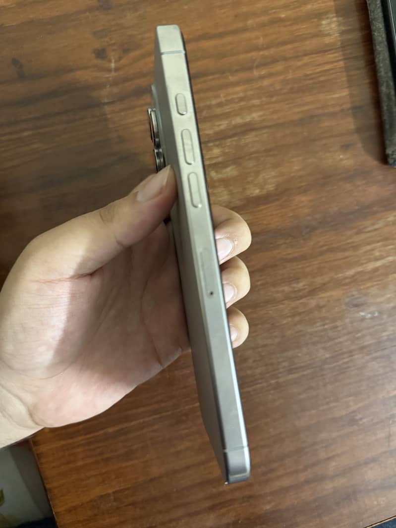Apple iPhone 16 Pro Max 8