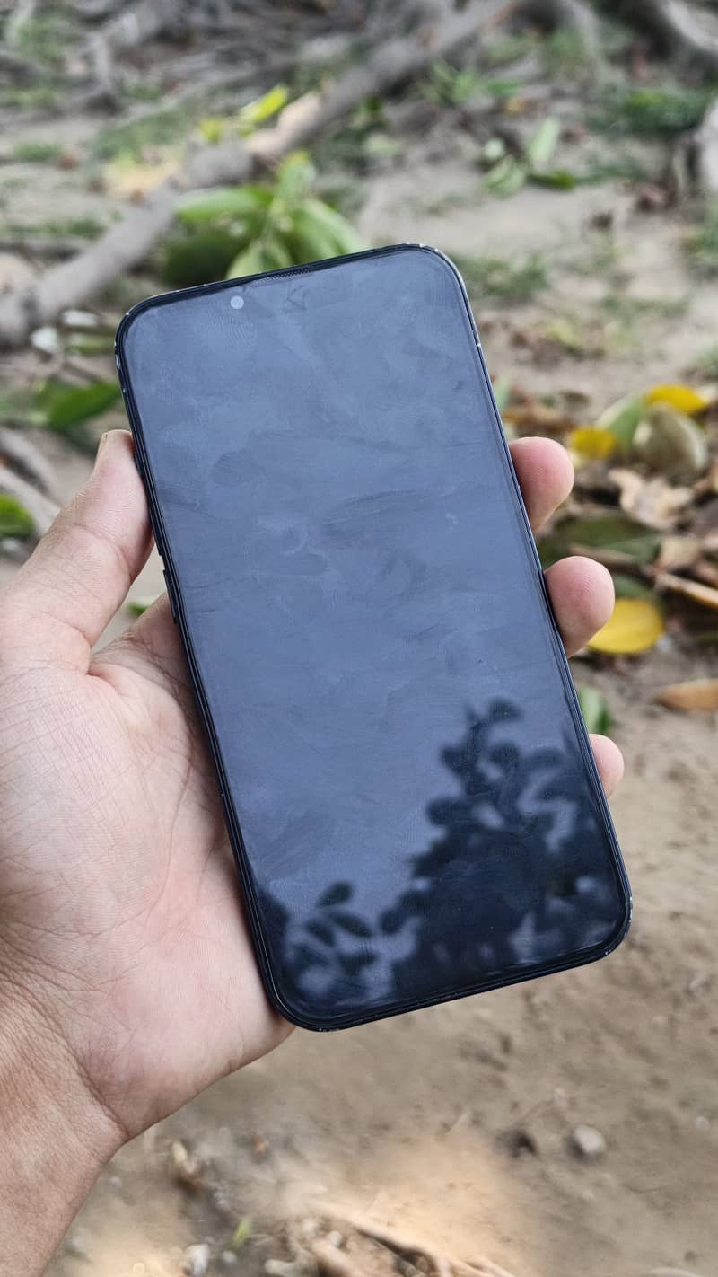 Apple iPhone 13 4