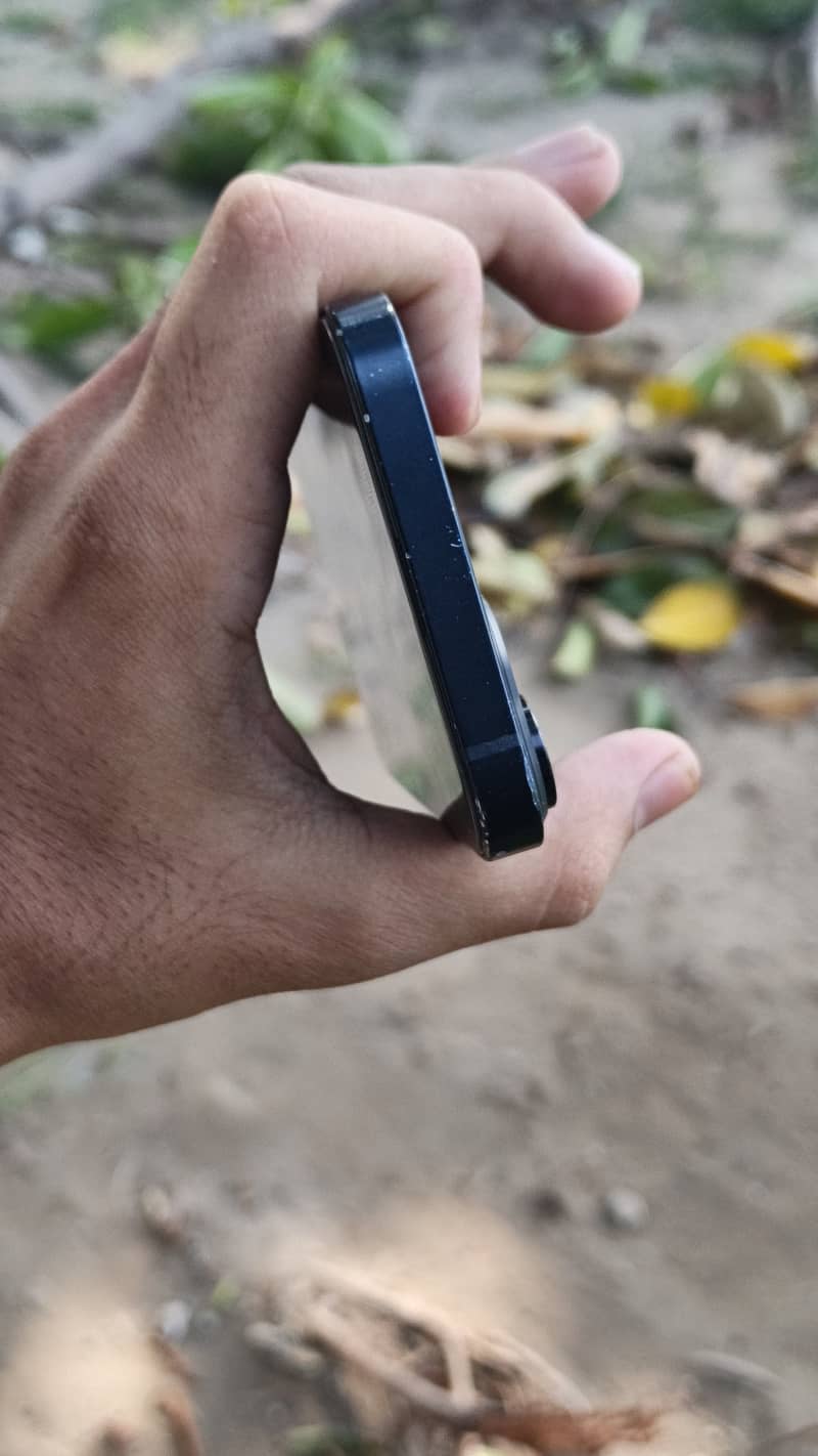 Apple iPhone 13 5