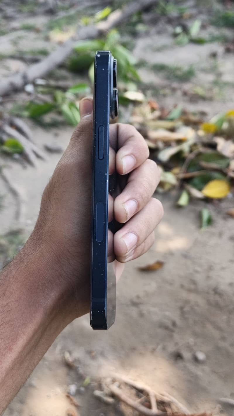 Apple iPhone 13 6
