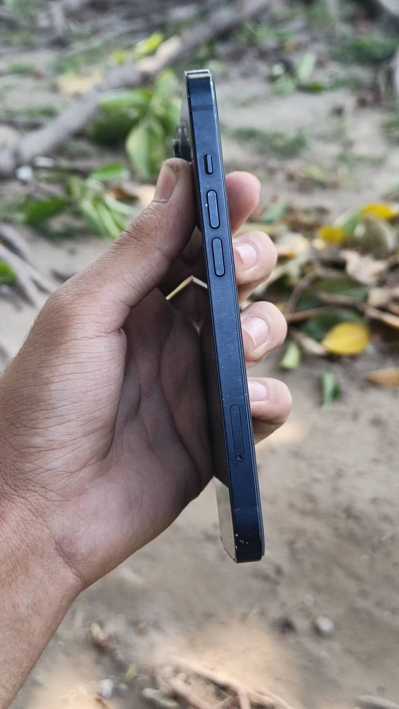 Apple iPhone 13 7
