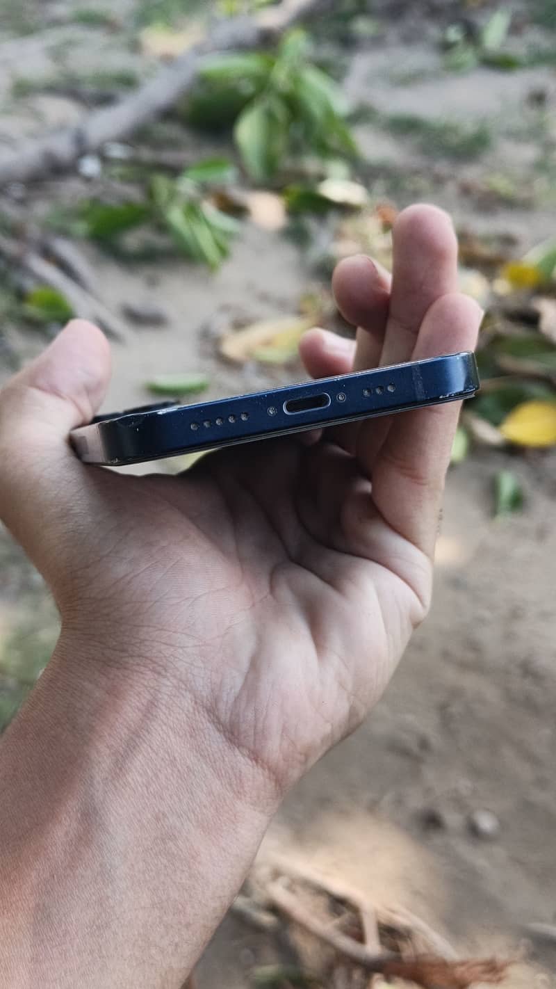Apple iPhone 13 8
