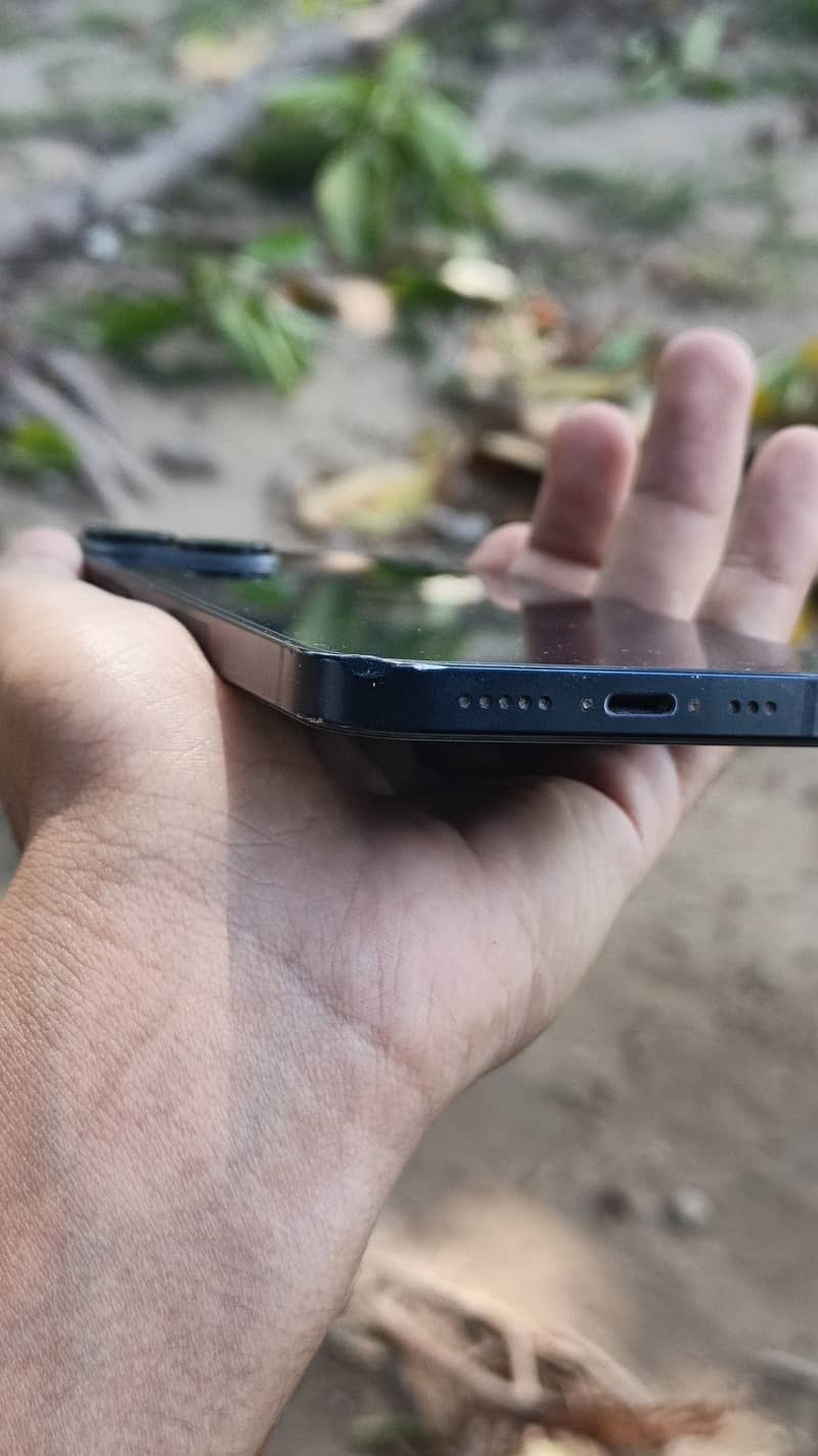 Apple iPhone 13 9