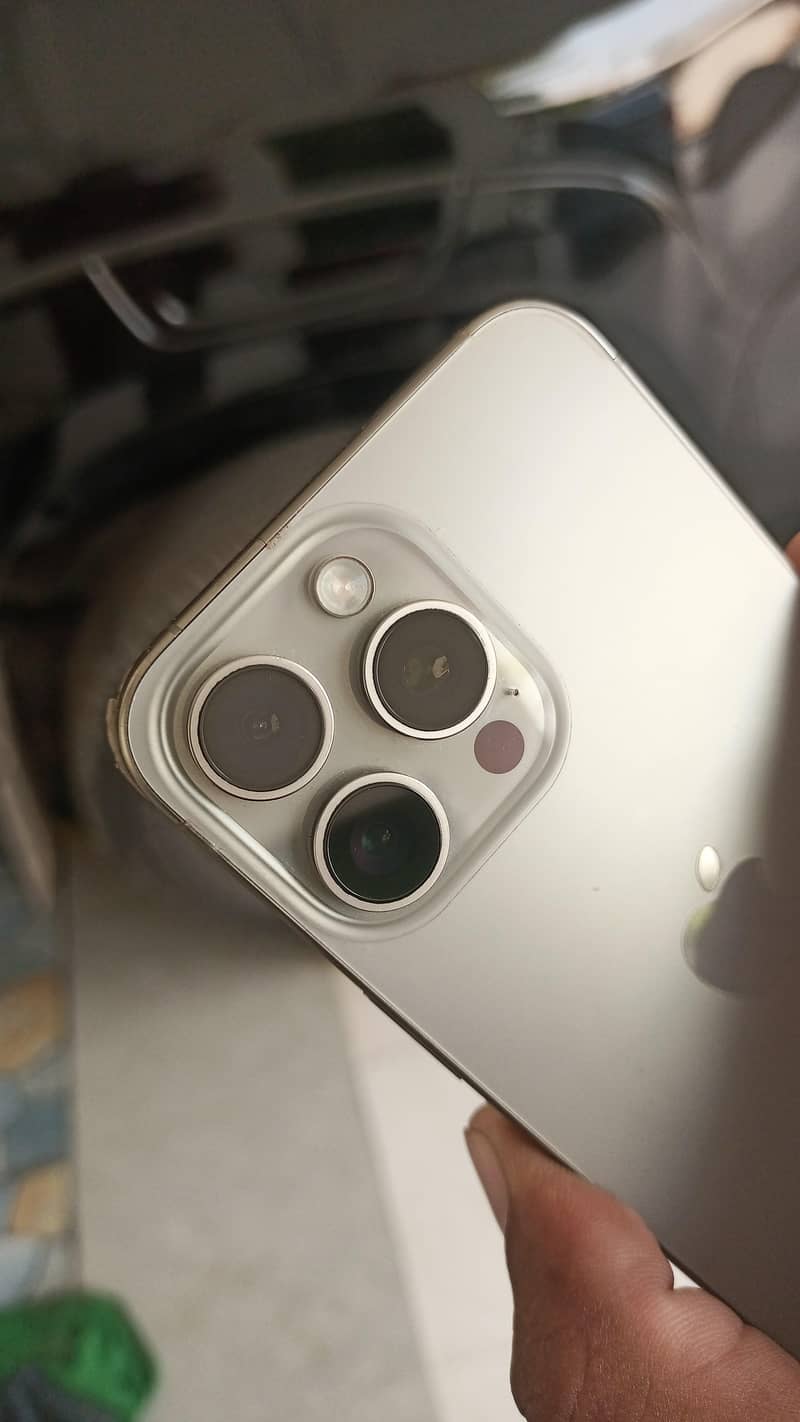 Apple iPhone 15 Pro Max 1