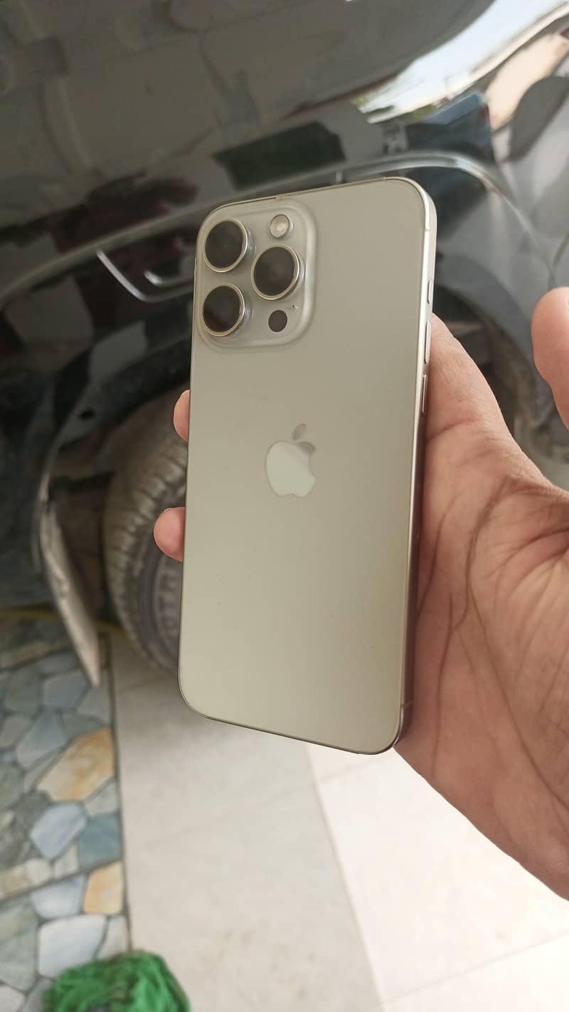 Apple iPhone 15 Pro Max 2