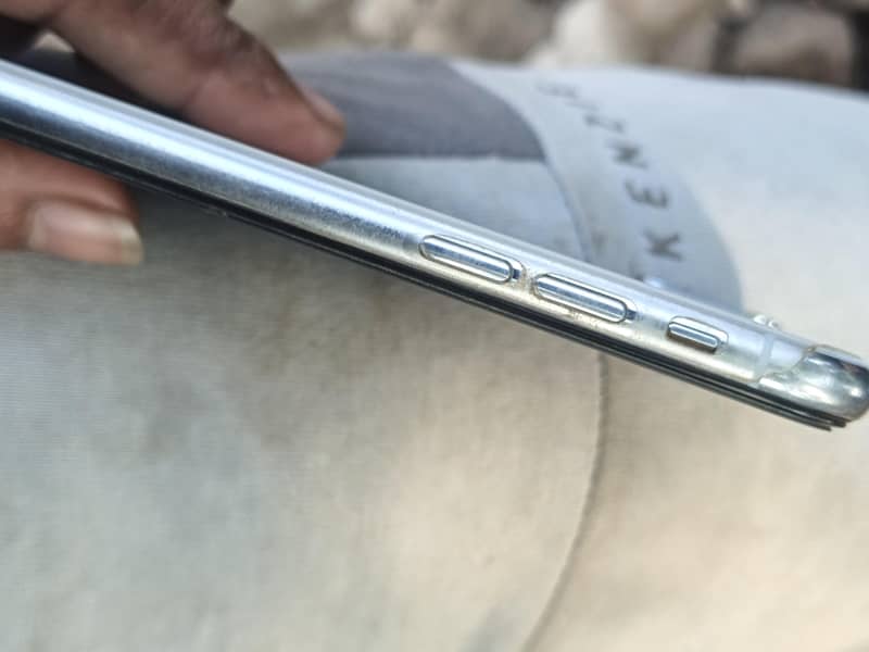 Apple iPhone X 3
