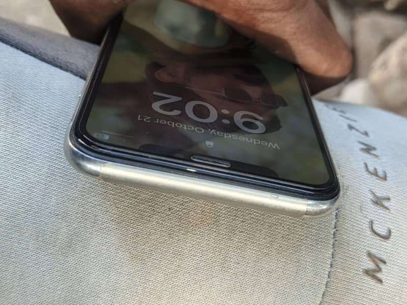 Apple iPhone X 4