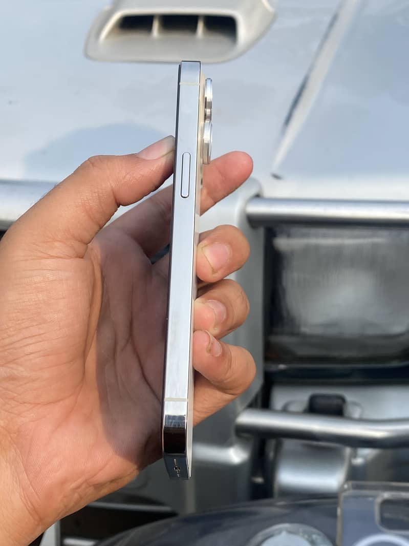 Apple iPhone 13 Pro 2