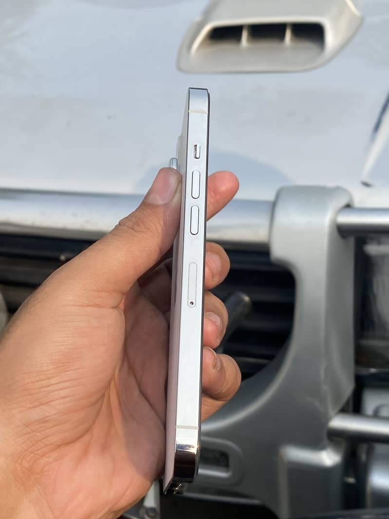 Apple iPhone 13 Pro 4