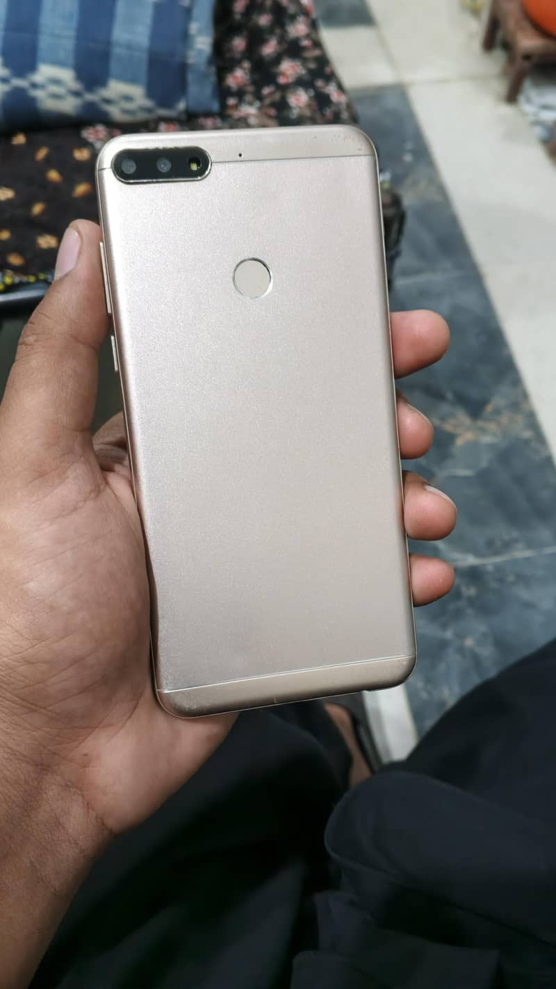 Honor 7C 1