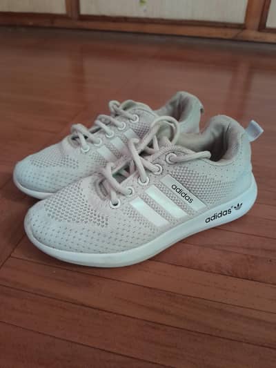 imported Adidas boy jogger 5 to 6.5 year old in cheap price