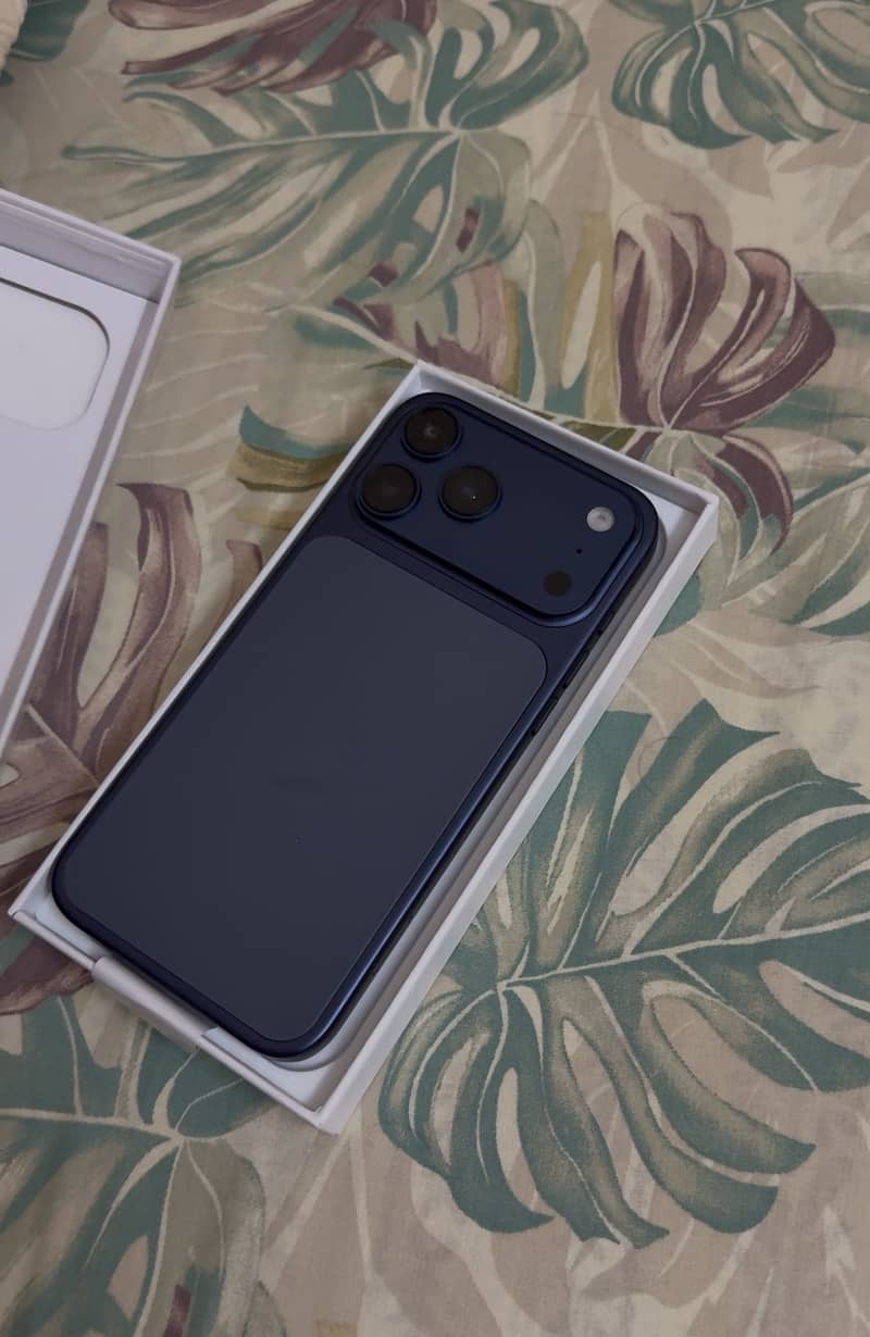 Apple iPhone 17 Pro Max 0