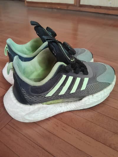 jeep boy jogger in age of 5 to 6.5 year in excellent condition