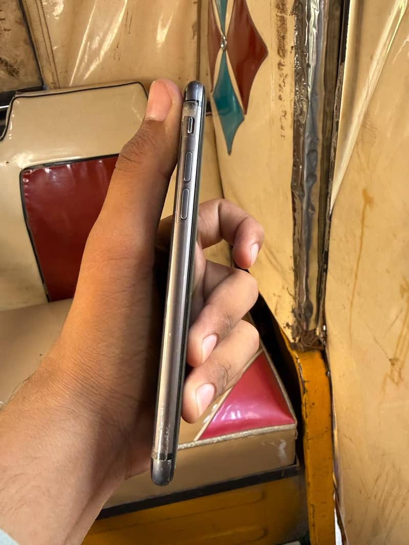 Apple iPhone 8 3