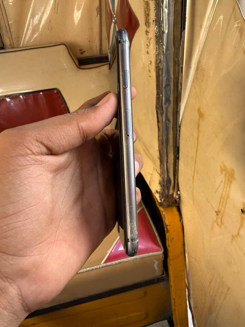 Apple iPhone 8 6