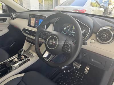 MG HS PHEV 2025