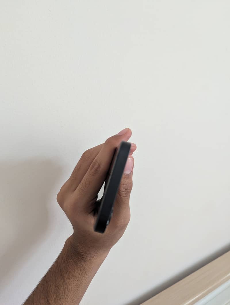 Apple iPhone 16e 2