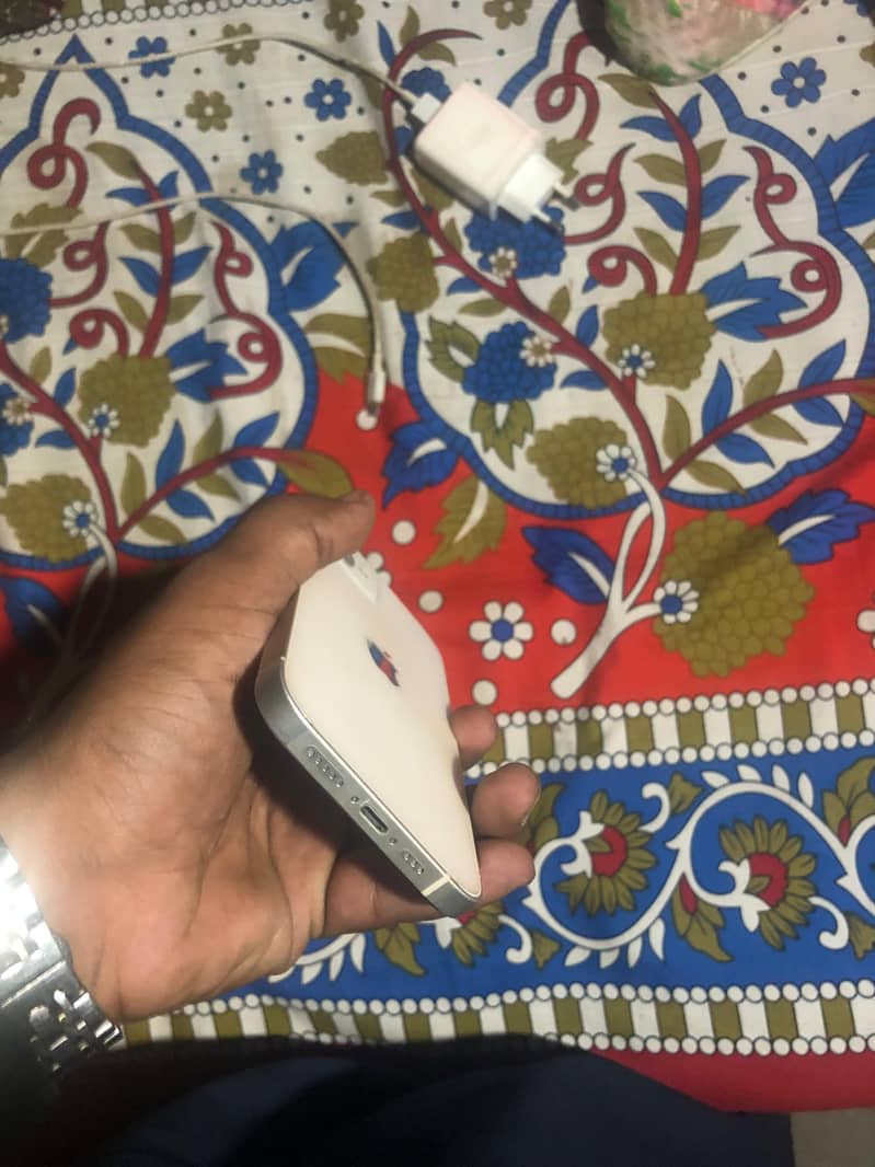 Apple iPhone 12 1