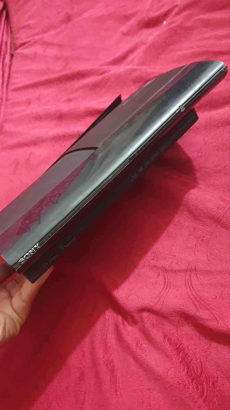 ps3 super slim 1