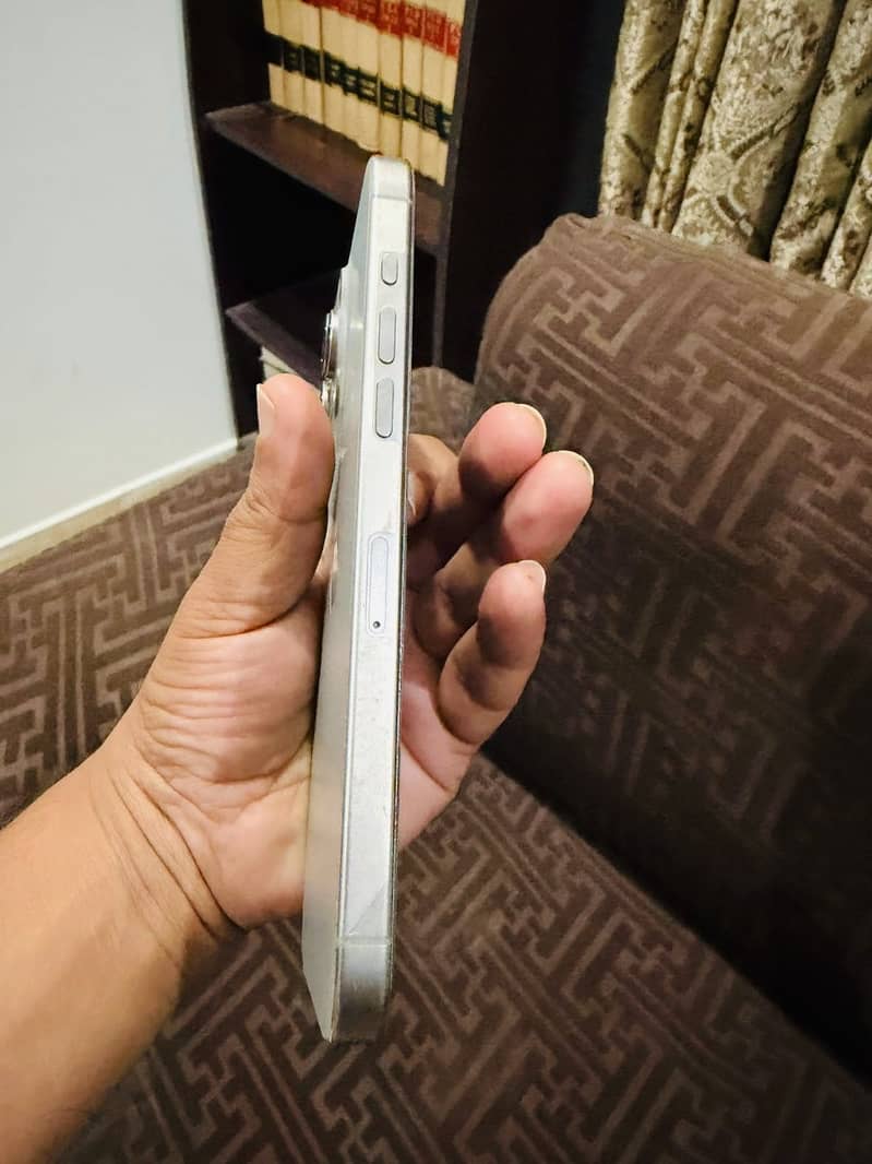 Apple iPhone 15 Pro Max 1